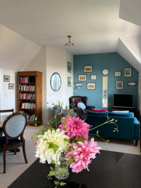 Spacious town-centre apartment with stunning views